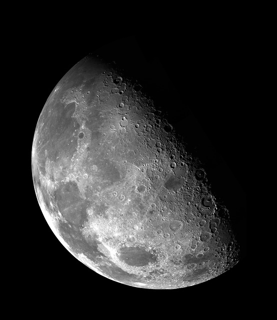 Der Mond ist ein detailreiches Beobachtungsobjekt 
